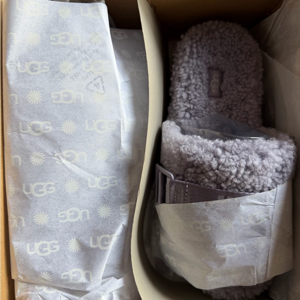 UGG Women’s Cozy Slippers